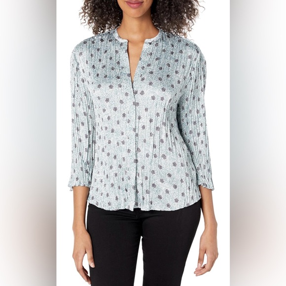 Vince Camellia Print Pleated Blouse, Pale Bay Blue, XS, Never Worn NWOT New! - Picture 3 of 10